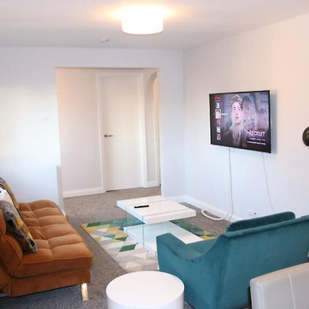Garland Modern Apartment With Private Garden & Parking Dartford 5 ภายนอก รูปภาพ