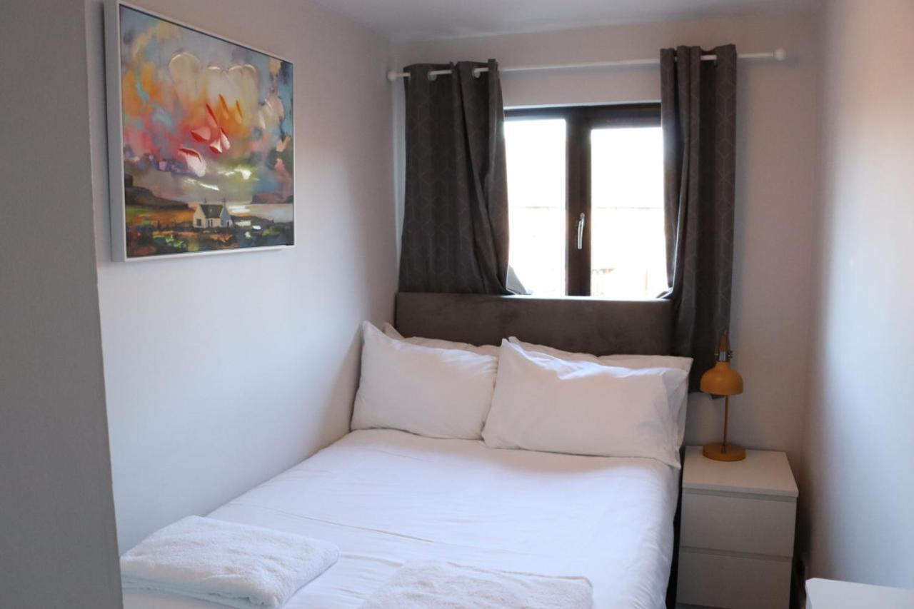Garland Modern Apartment With Private Garden & Parking Dartford 5 ภายนอก รูปภาพ