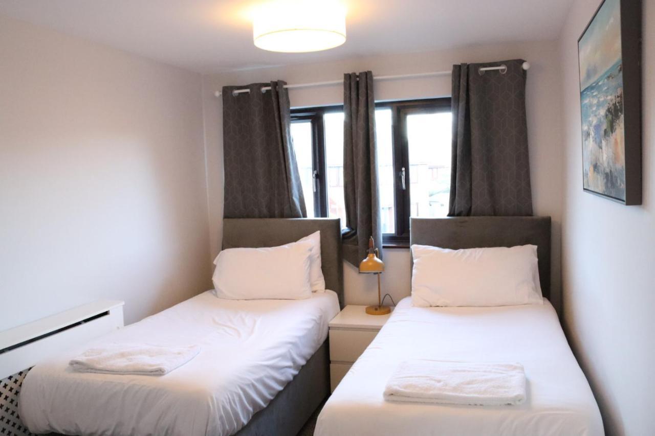 Garland Modern Apartment With Private Garden & Parking Dartford 5 ภายนอก รูปภาพ