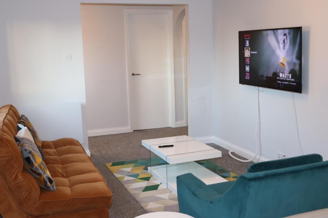 Garland Modern Apartment With Private Garden & Parking Dartford 5 ภายนอก รูปภาพ