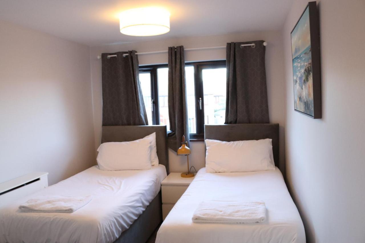 Garland Modern Apartment With Private Garden & Parking Dartford 5 ภายนอก รูปภาพ