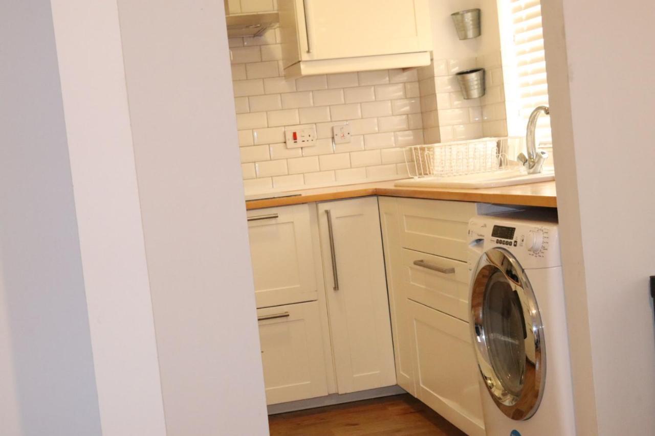 Garland Modern Apartment With Private Garden & Parking Dartford 5 ภายนอก รูปภาพ