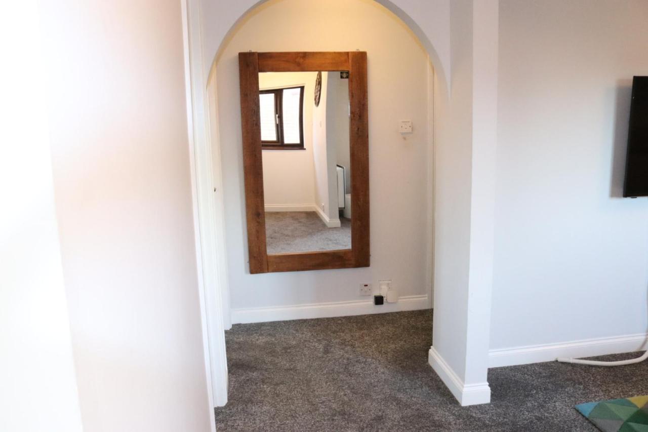 Garland Modern Apartment With Private Garden & Parking Dartford 5 ภายนอก รูปภาพ