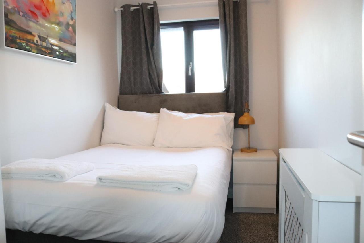 Garland Modern Apartment With Private Garden & Parking Dartford 5 ภายนอก รูปภาพ
