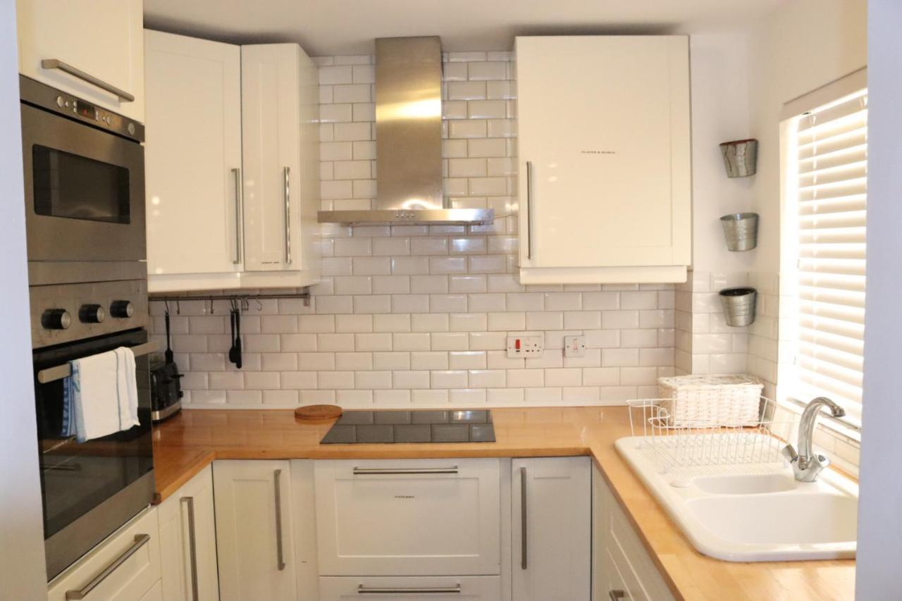 Garland Modern Apartment With Private Garden & Parking Dartford 5 ภายนอก รูปภาพ