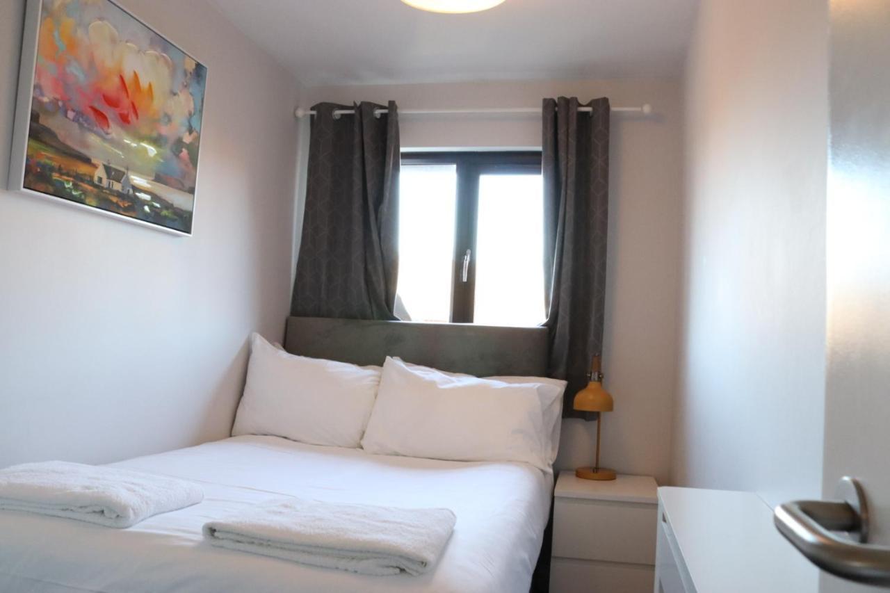 Garland Modern Apartment With Private Garden & Parking Dartford 5 ภายนอก รูปภาพ