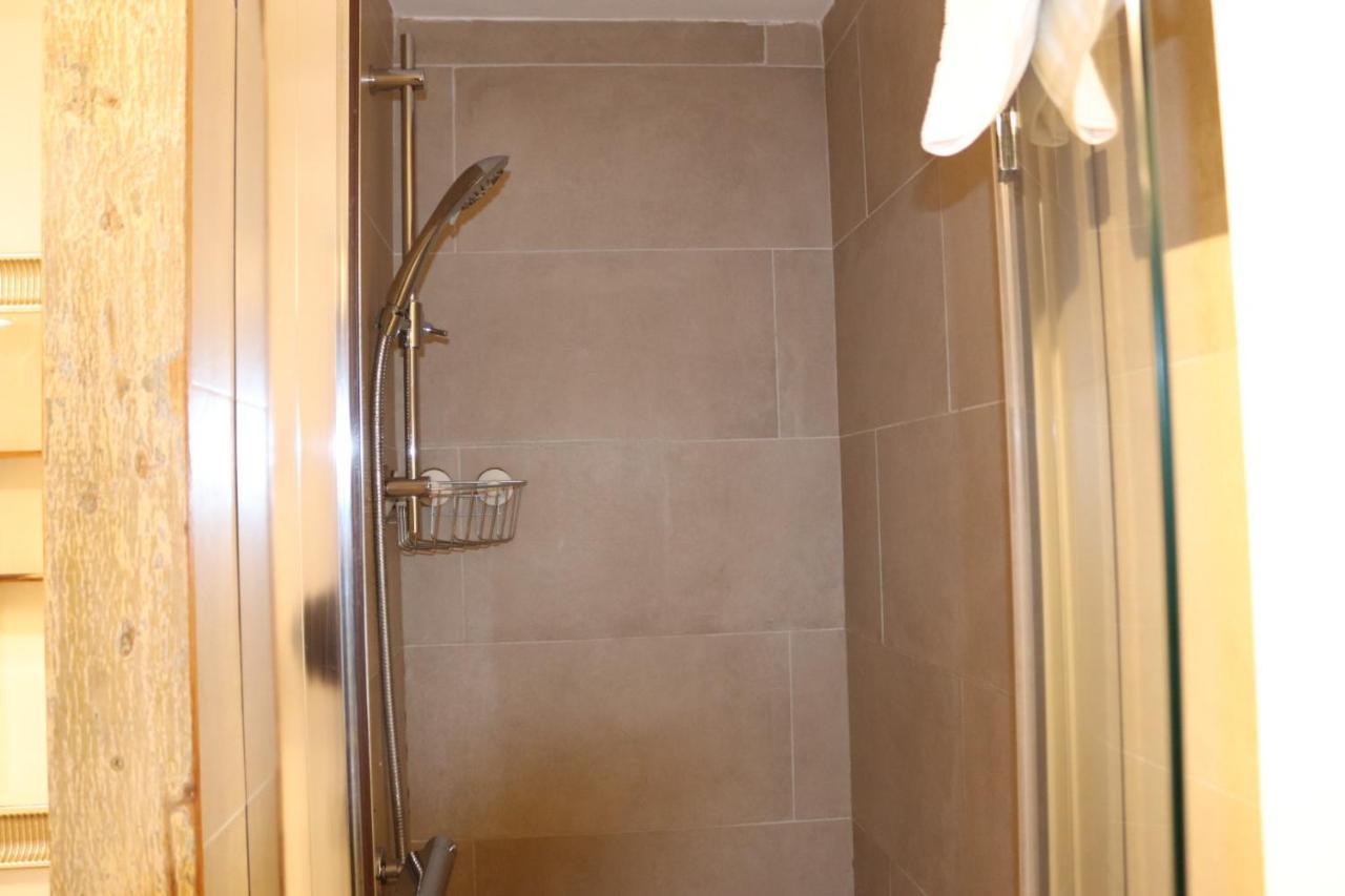 Garland Modern Apartment With Private Garden & Parking Dartford 5 ภายนอก รูปภาพ