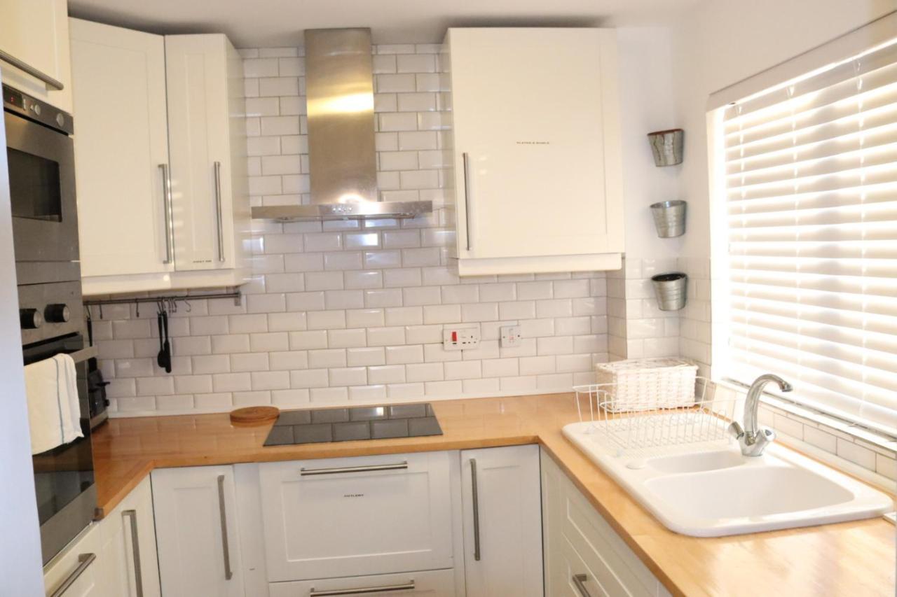 Garland Modern Apartment With Private Garden & Parking Dartford 5 ภายนอก รูปภาพ