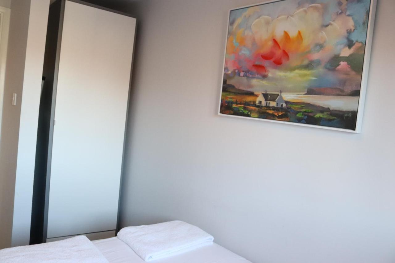 Garland Modern Apartment With Private Garden & Parking Dartford 5 ภายนอก รูปภาพ