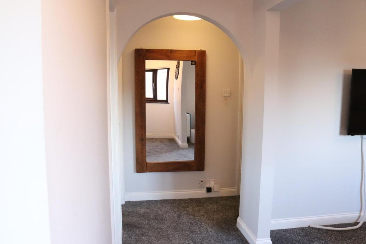 Garland Modern Apartment With Private Garden & Parking Dartford 5 ภายนอก รูปภาพ