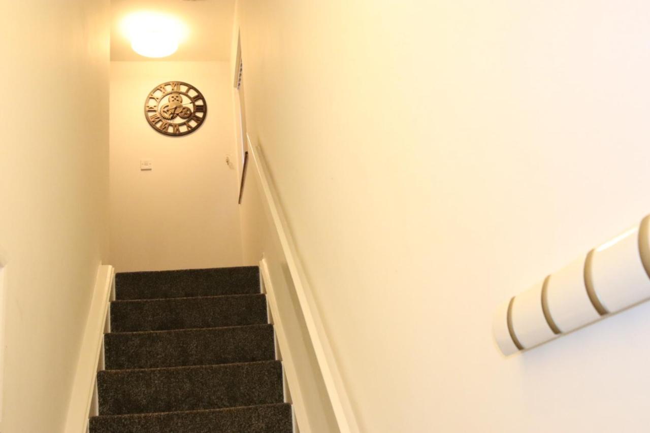Garland Modern Apartment With Private Garden & Parking Dartford 5 ภายนอก รูปภาพ