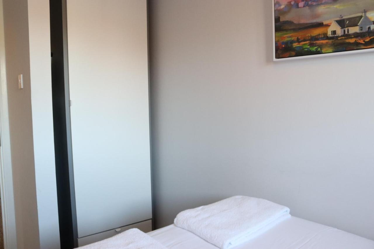 Garland Modern Apartment With Private Garden & Parking Dartford 5 ภายนอก รูปภาพ