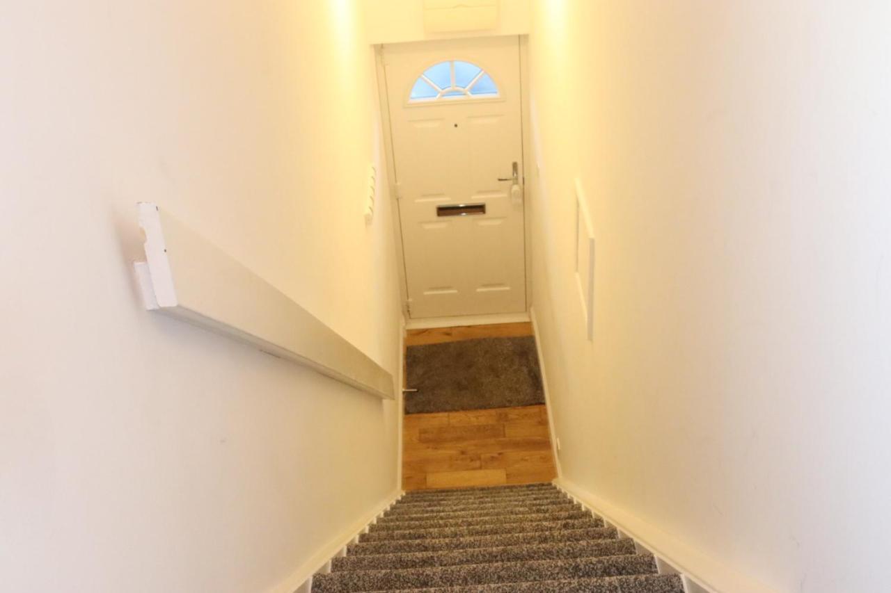 Garland Modern Apartment With Private Garden & Parking Dartford 5 ภายนอก รูปภาพ