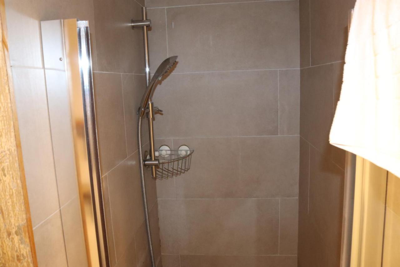Garland Modern Apartment With Private Garden & Parking Dartford 5 ภายนอก รูปภาพ