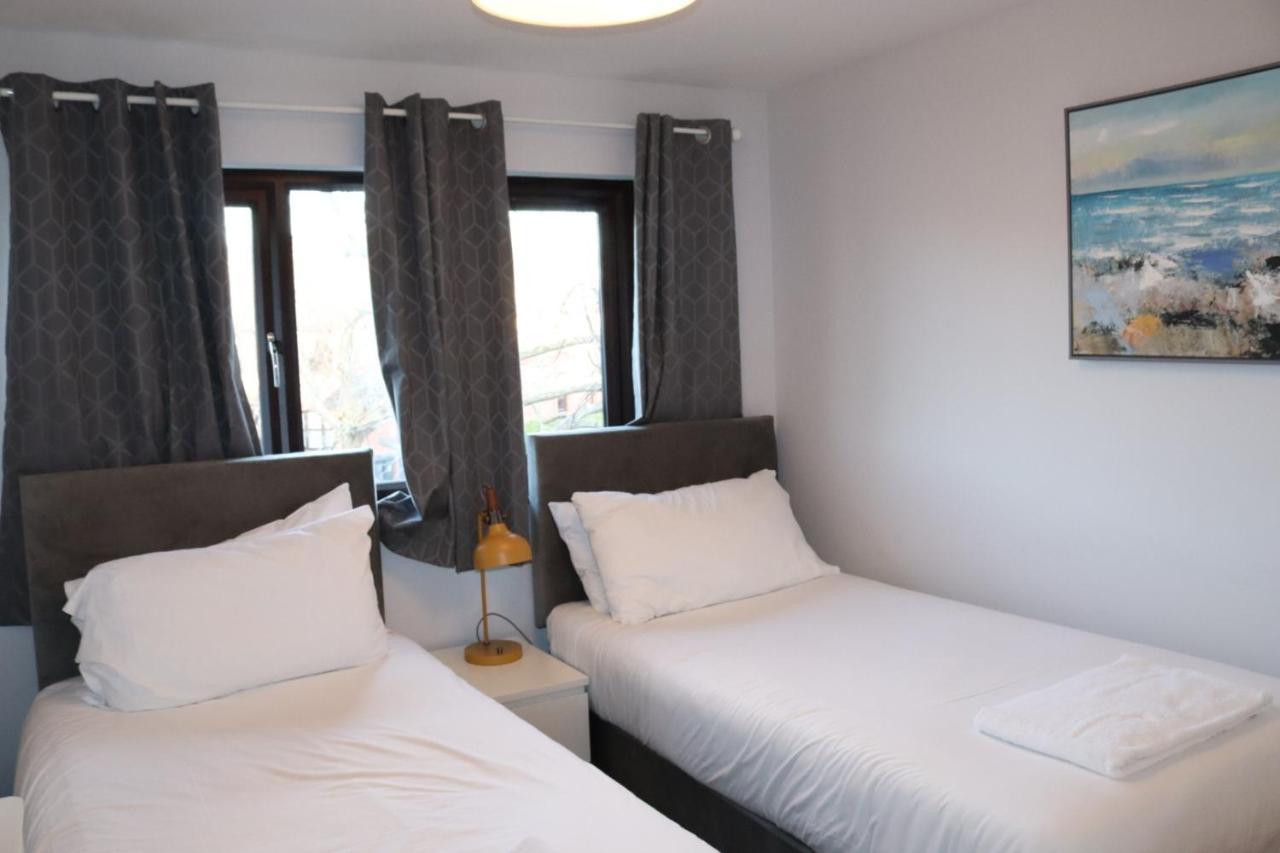 Garland Modern Apartment With Private Garden & Parking Dartford 5 ภายนอก รูปภาพ