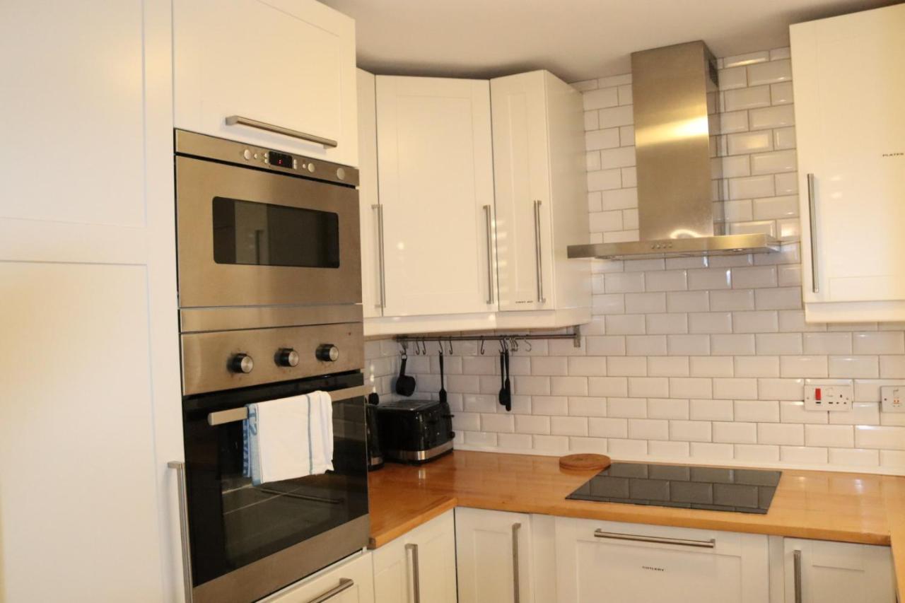 Garland Modern Apartment With Private Garden & Parking Dartford 5 ภายนอก รูปภาพ